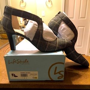 NIB Giovanni 2 Black Strap Multi Pump